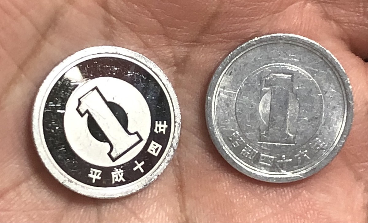 差は歴然】約22年前に製造された「鏡のように輝く1円玉」この正体とは https://t.co/6ftzt1Af2o  この1円玉は本物で、「プルーフ貨幣」という表面を磨き上げられたコイン。最近流行っているコイン磨きに使われたコインではなく、磨き の段階まで造幣局で仕上げられるという。