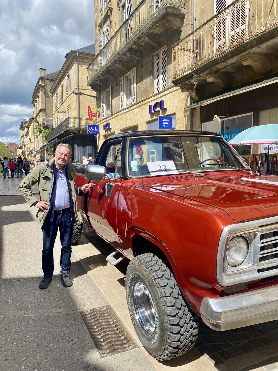 'Il nous faut être modestes et nous rappeler que les autres sont inférieurs à nous ' #OscarWilde #humour #citation #Sarlat