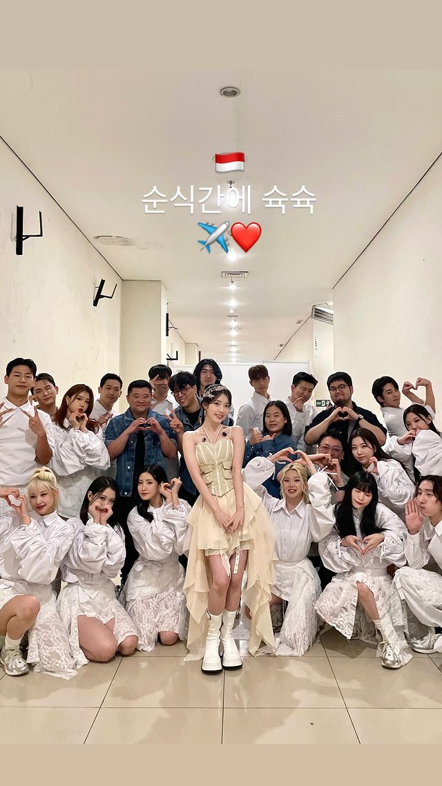 IU and IU team in Jakarta.💖 a great team💖