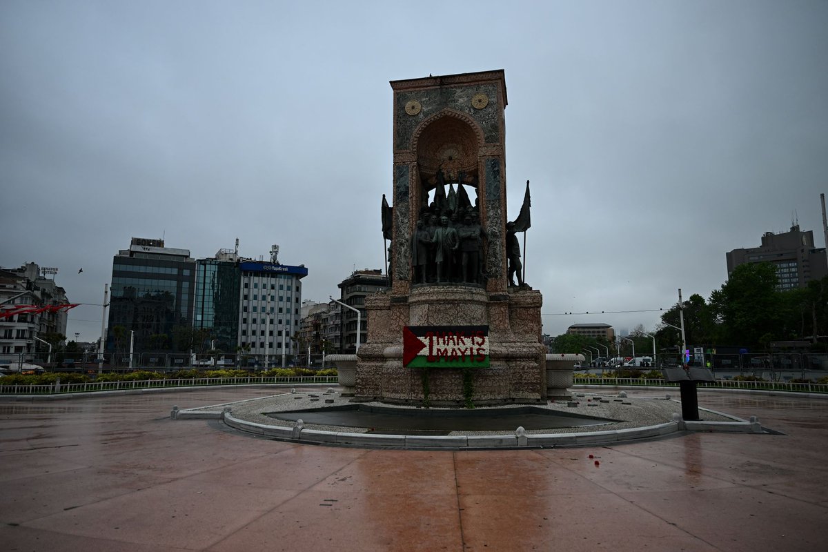 Police ban #MayDay protest at symbolic Taksim Square:uk.news.yahoo.com/turkey-bans-ma… @AFP pics by @ozannkosee