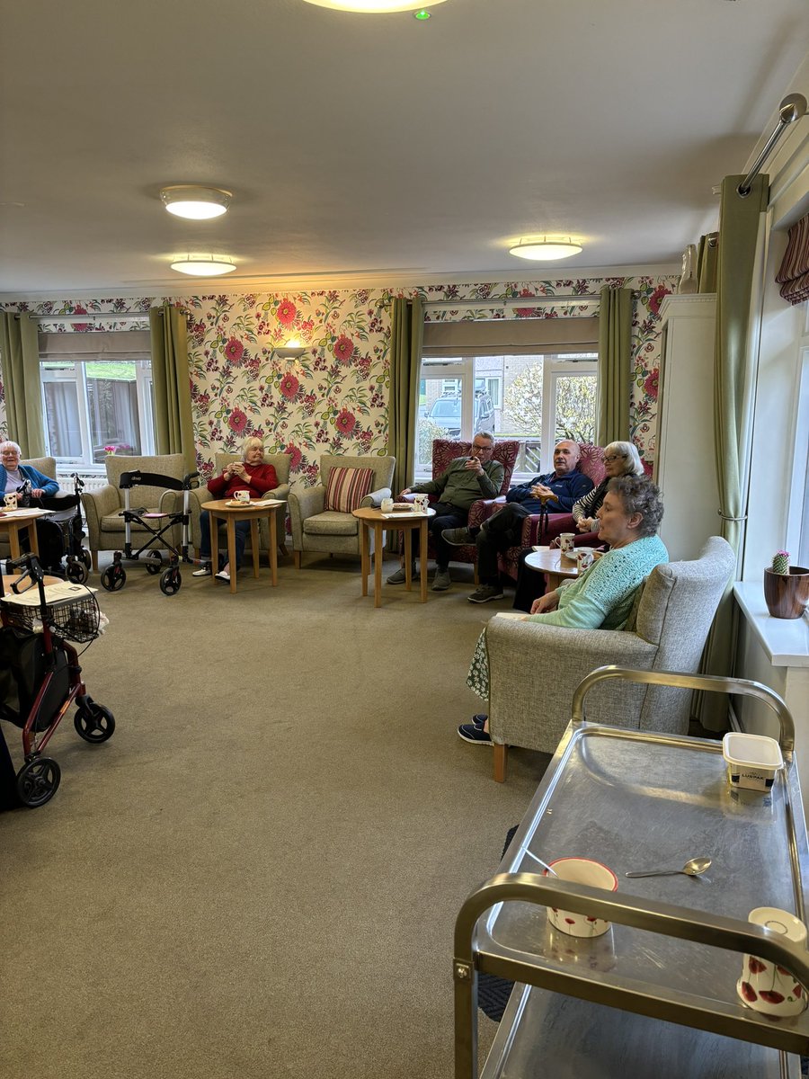 A morning well spent at Riddiough court in #whitworth #educationsession talking about how to prevent future falls 😊 @ELHT_NHS @ELHTIHSS @Cicdivision @ELHTComms