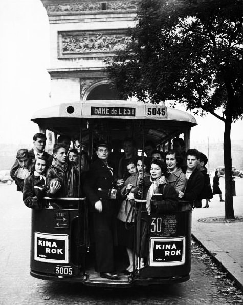 Arc de Triomphe Paris 1950     :-)