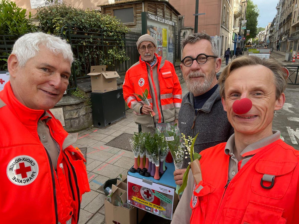 CRFCLAMART's tweet image. Le 1er mai rime avec Muguet. En nous achetant ces quelques fleurs, vous participerez au financement des activités de secourisme et aux actions sociales de la Croix-Rouge de Clamart (matériel pour les ambulances, kits pour les maraudes etc). @villedeclamart @croixrouge92 🌹🥀🌸💐