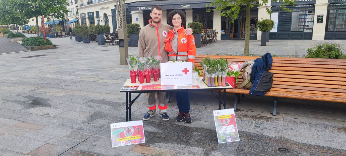 CRFCLAMART's tweet image. Le 1er mai rime avec Muguet. En nous achetant ces quelques fleurs, vous participerez au financement des activités de secourisme et aux actions sociales de la Croix-Rouge de Clamart (matériel pour les ambulances, kits pour les maraudes etc). @villedeclamart @croixrouge92 🌹🥀🌸💐