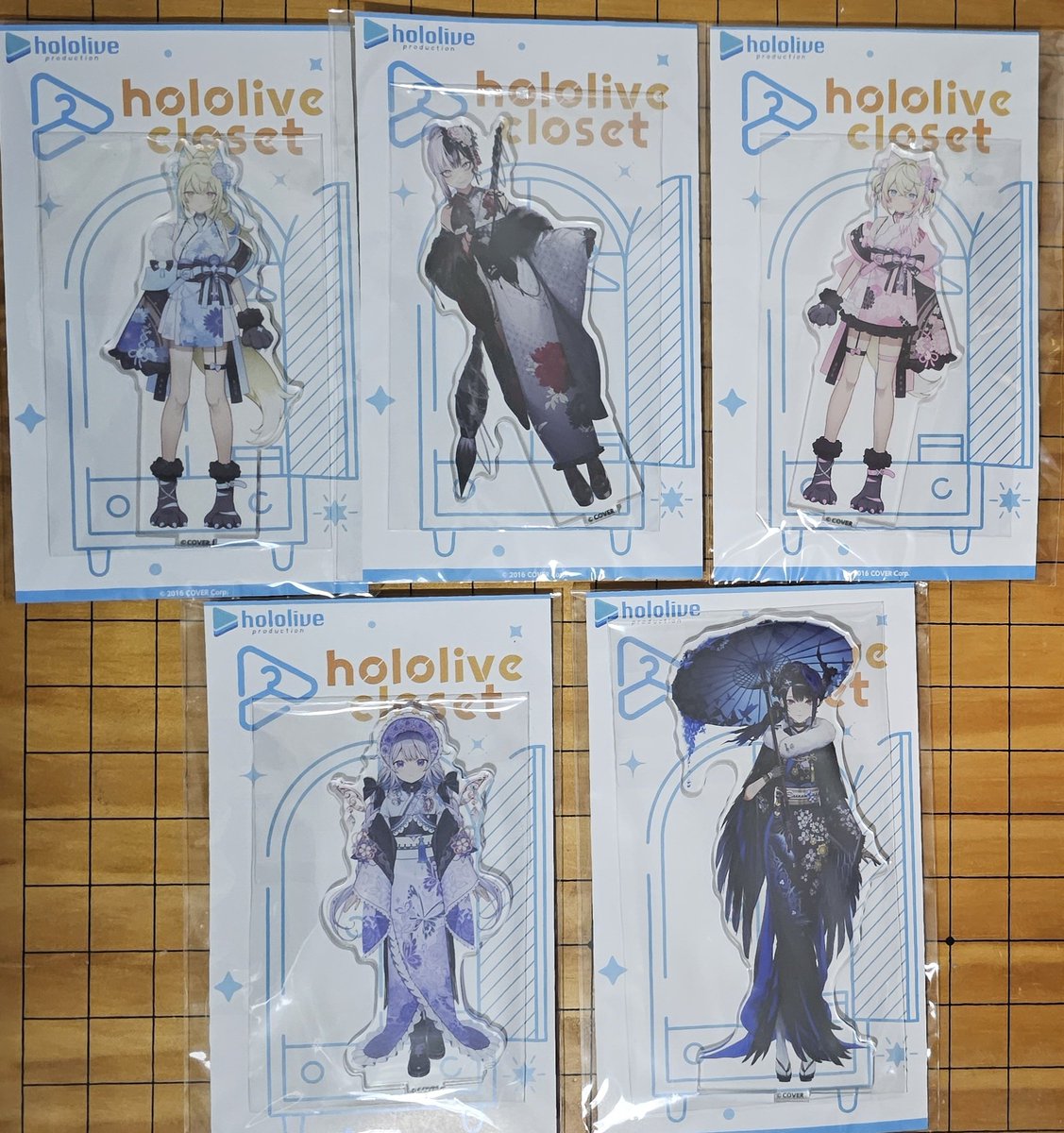 The new year costume stands arrived! Looking good, girls.
#FUWAMOCO
#holoAdvent