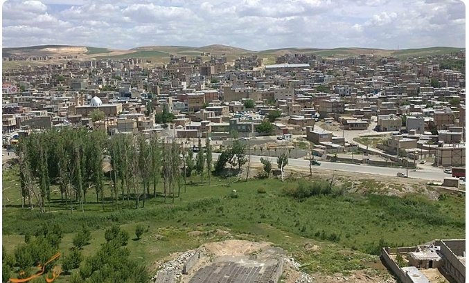 دهگلان

از شهرهای استان کردستان و مرکز شهرستان دهگلان، شهر دهگلان است. این شهر در منطقه ی لیلاخ و در دشت بسیار بزرگ قرار گرفته است. زمستان های این شهر خیلی سرد و تابستان هایش دارای هوایی دلنشین و معتدل است.
#شاره‌که‌م_سنه  #کردستان_زیبا