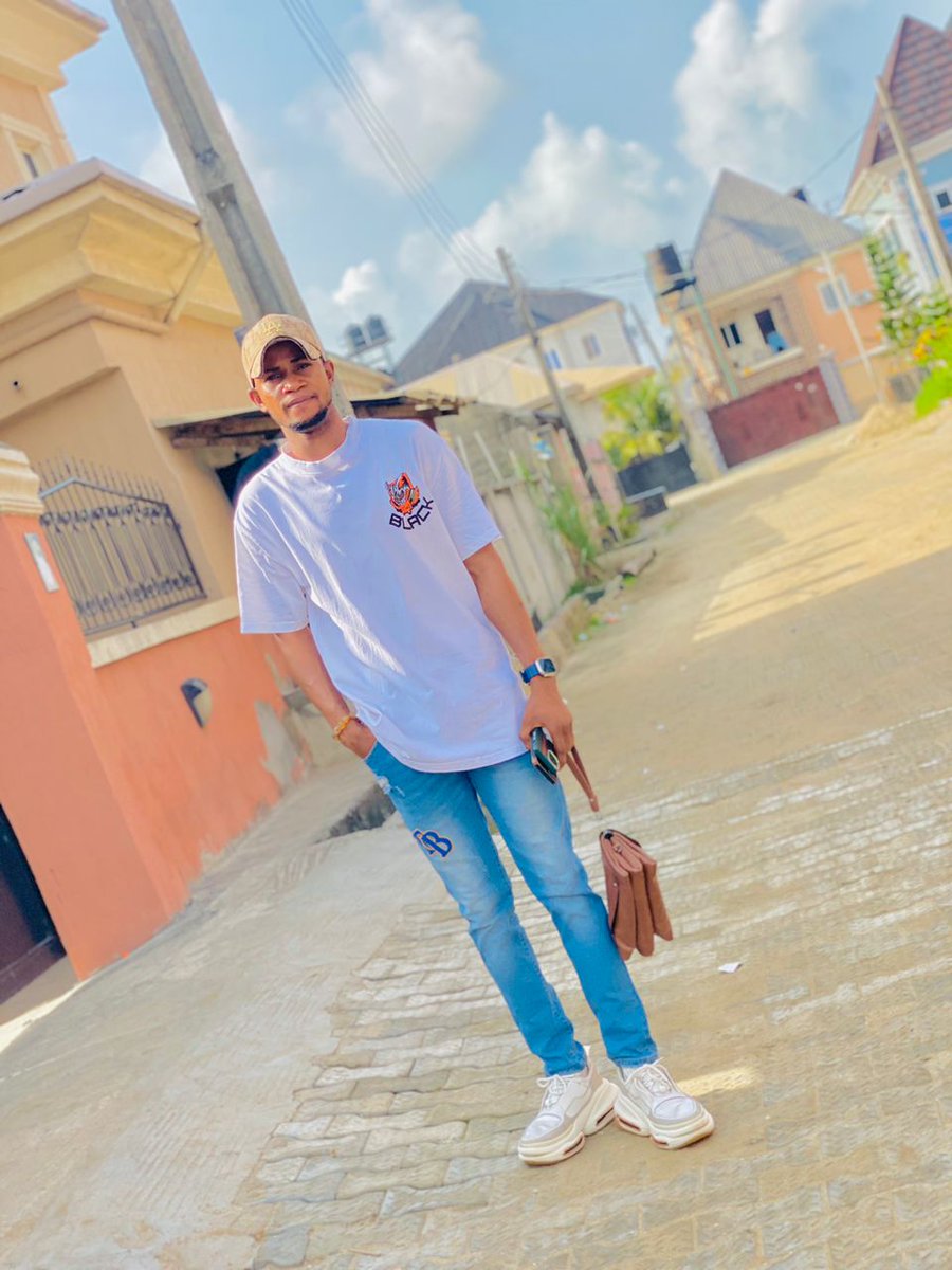NathanielOkpala's tweet photo. A day to look good and make some cool money 💵💶💷 https://t.co/b27u9U7e7B