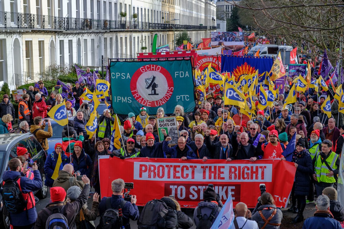 TUCCymru's tweet photo. Happy #MayDay to workers everywhere 🥳 

Today we celebrate the victories of workers and their unions who have made working lives better, and renew our fight for a better future for all ✊

#Unions #Workers #MayDay https://t.co/71NEXfO8XC