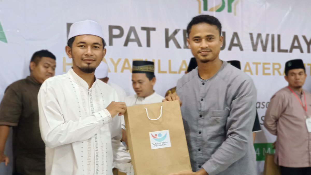 #Zakat #Qurban
Ustadz Devi
Lahir di riau & saat beberapa kali ikut kgiatan dgn kita akhirnya memutuskan utk mengambil peran dakwah untuk mendidik para yatim & dhuafa di Mandailing Natal

Idul adha ini, mau nggak Qurbannya dibagikan untuk keluarga para yatim dhuafa?
2,6jt/bagian