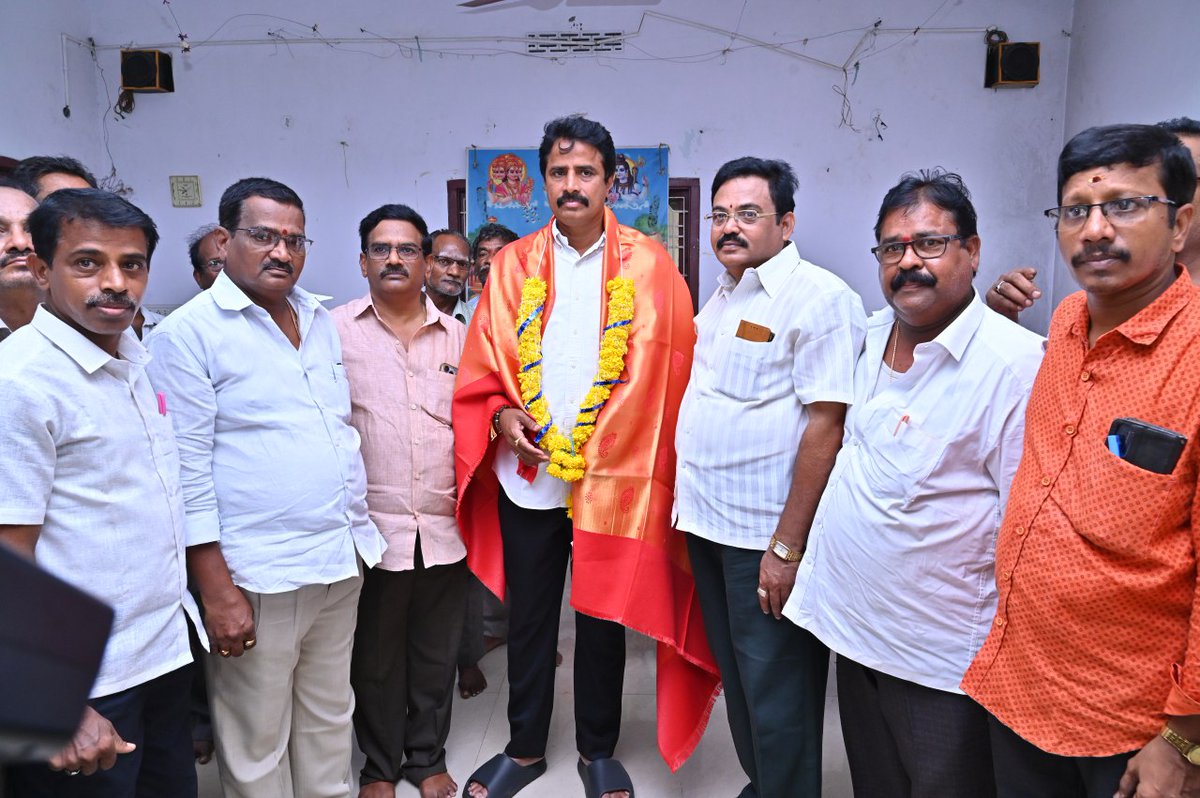 RKarimilli's tweet photo. అత్తిలి స్వర్ణకార సంఘం సభ్యులు ఏర్పాటు చేసిన ఆత్మీయ సమావేశంలో పాల్గొని రాబోవు రోజుల్లో కూటమి ప్రభుత్వం ఏర్పాటు కు అండగా నిలవాలని కోరడమైనది.
#ArimilliRadhaKrishna
#TanukuTdp
#Arimilli
#manatanukumanaarimilli
#arkagain
#ArimilliForTanuku
#ArimilliForDevelopment
#byebyekarumuriin2024
#karumuriloosingin2024
#ByeByeJaganIn2024
#erripappa
#TeluguDesamParty
#TDPJSPTogether
#NaraChandrababuNaidu
#NaraLokesh