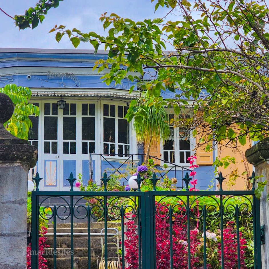 Un ti kaz kreol 🇷🇪 #iledelareunion 
Ki veu habité ici ? #974lareunion