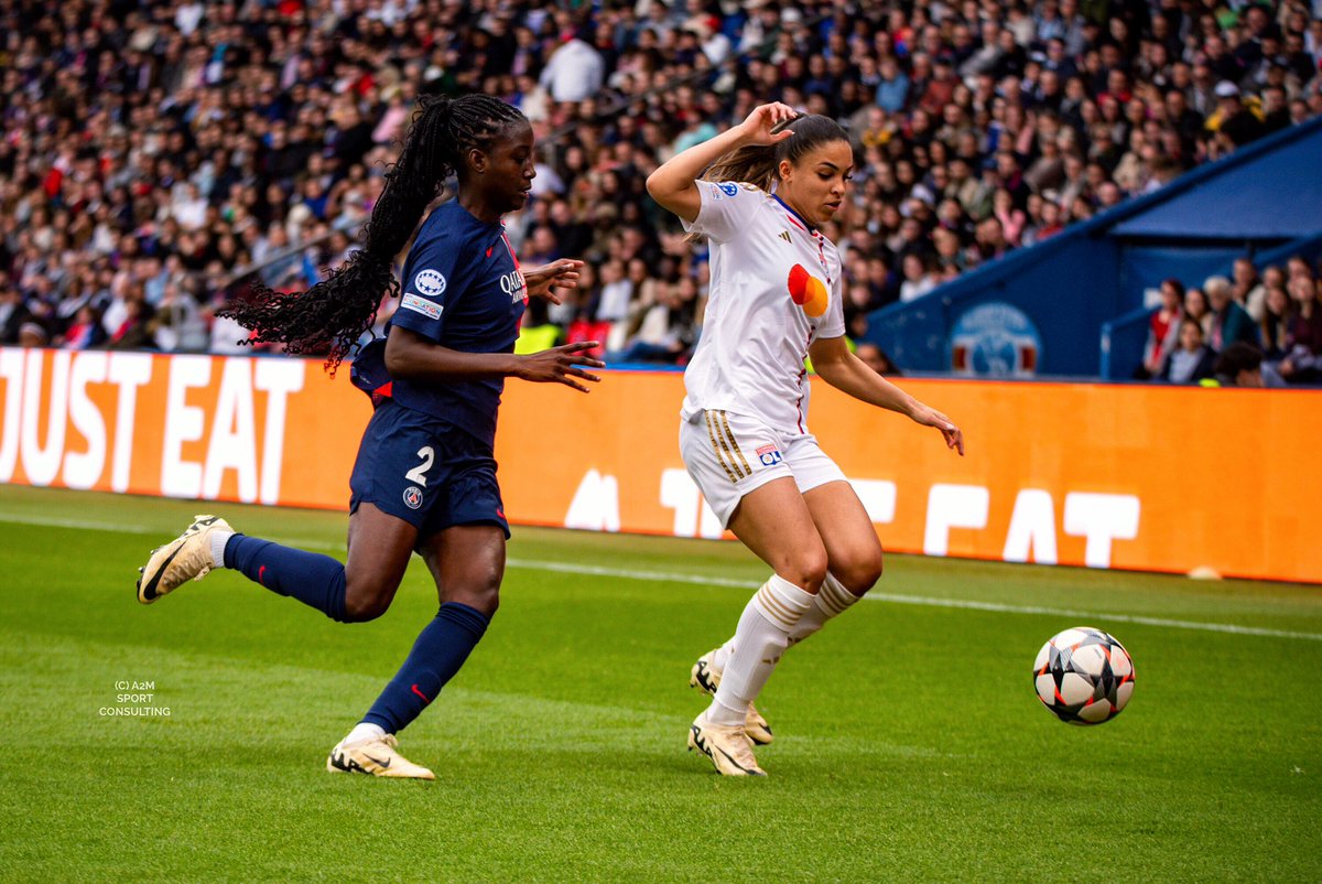 📸 Demi-finale retour @UWCL : rencontre entre @PSG_Feminines v @OLfeminin au Parc des Princes 

⚡️ #UWCL  
⚡️ #PSGOL 
⚡️ #WePlayStrong