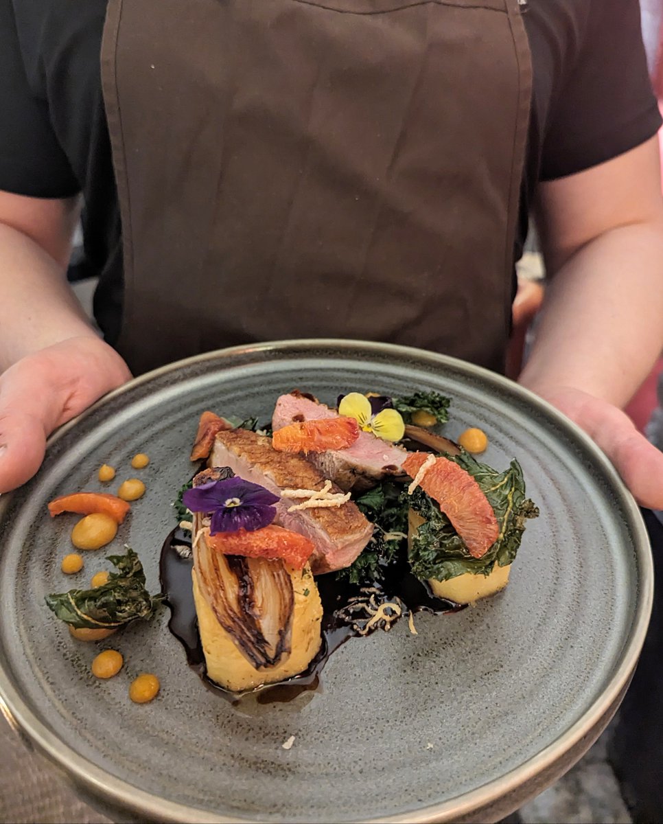 ⭐ VACANCY: CHEF DE PARTIE ⭐ We are looking for an enthusiastic individual who can assist our Head & Sous Chef in preparing and cooking our locally sourced, fresh produce to create fantastic-tasting dishes! Chef De Partie, £13.50 per hour. Find out more lochmelfort.co.uk/chef-de-partie…