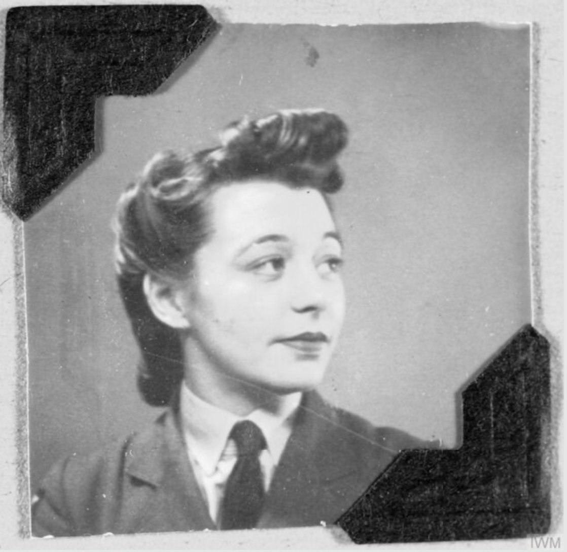 VeteransFdn's tweet photo. ✈️ Ethel Peters served with No. 12 Group RAF Fighter Command during WW2, at RAF Watnall.
We thank you for your service! 🇬🇧
📸 Photo: IWM HU 91761
#fightercommand #RAFwatnall https://t.co/Ti4B8XczoU