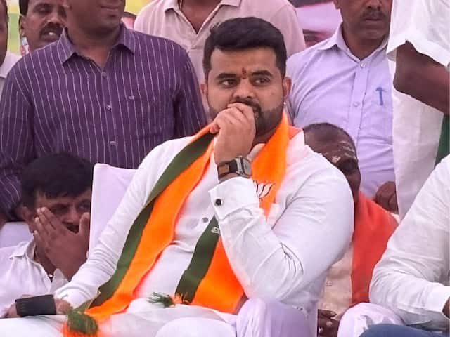 Serial rapist and BJP candidate Prajwal Revanna says Hii 👋