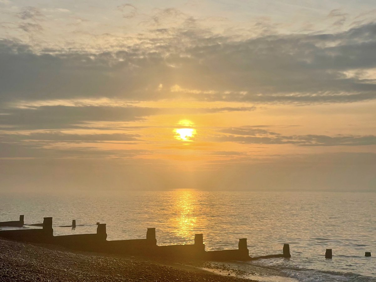 A still & misty #sunrise 🌤️ on #May1st  … a deceiving current made for good exercise 🏊🏻‍♀️🧜🏻‍♀️ #wildswimming #beachlife #vitaminsea ♥️ @bbcsoutheast @StormHour @ThePhotoHour @pettlevel