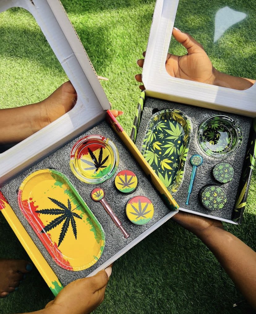 PuffnSmokeng's tweet photo. WE ARE OPEN 👇

Ready to take your orders 🥰 https://t.co/SNecWlM6L9