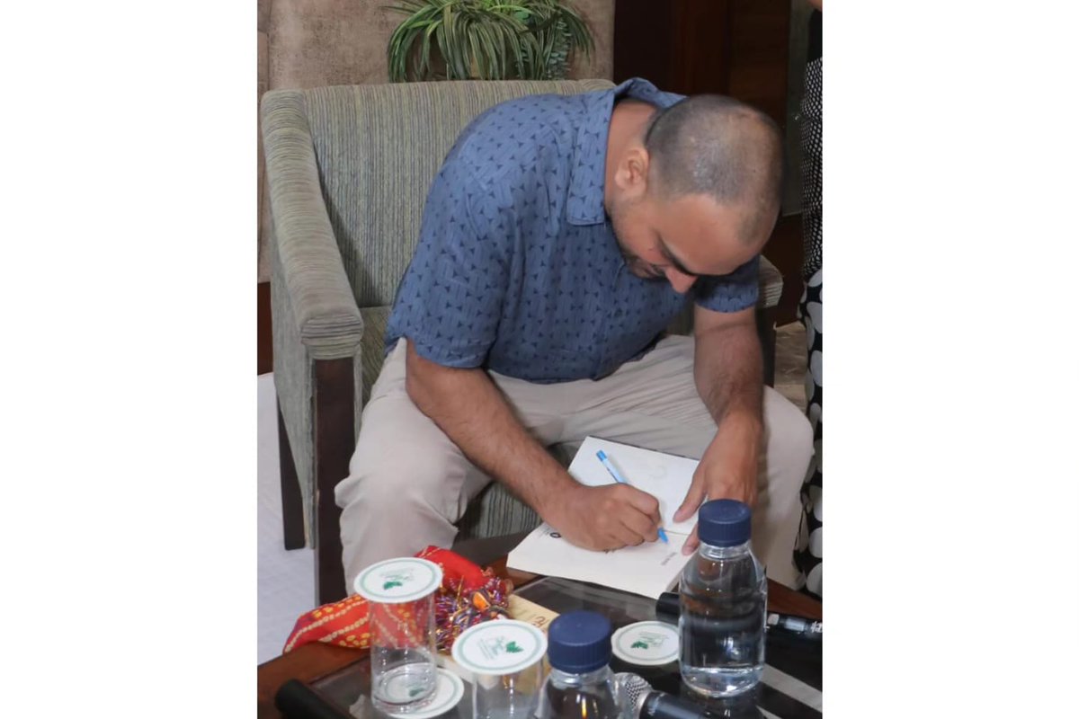 FoundationPK's tweet photo. कार्यक्रम की शुरुआत की अहसास वूमेन आगरा विनती कथूरिया ने, धन्यवाद ज्ञापन दिया अहसास वूमेन आगरा चाँदनी चोपड़ा ने। कलम सत्र के सहयोगी हैं अहसास वूमेन ऑफ इंडिया।
@lakhnauaa @Vintikathuria @chandnichopra05 @ehsaaswomen #poorvasharma @themysticpalms
#prabhakhaitanfoundation #pkf #kalam #Mathura