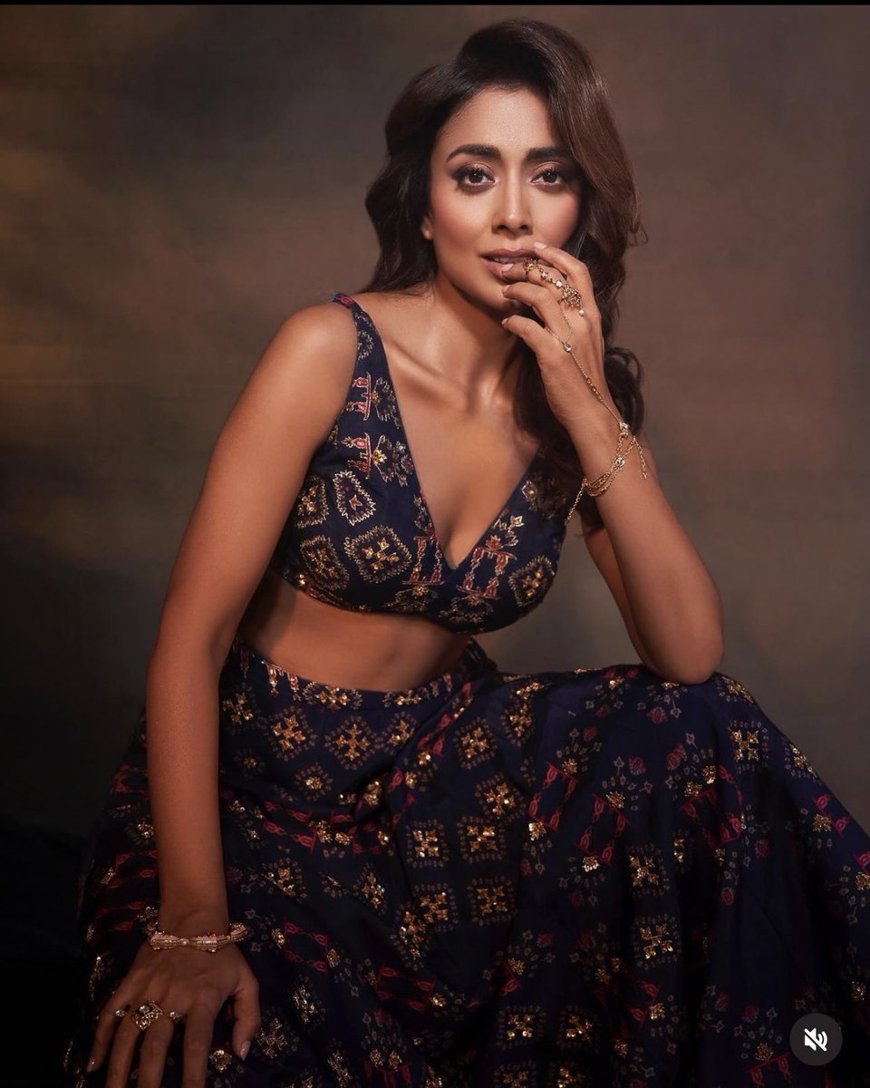 #ShriyaSaran 🥰