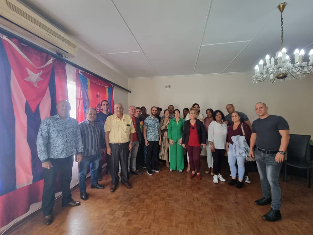 Muchas felicidades a todos los Trabajadores del mundo en especial a los cubanos. La Brigada Médica en Eswatini junto a nuestro pueblo presente 
Por Cuba juntos creamos #Cubasalvavida