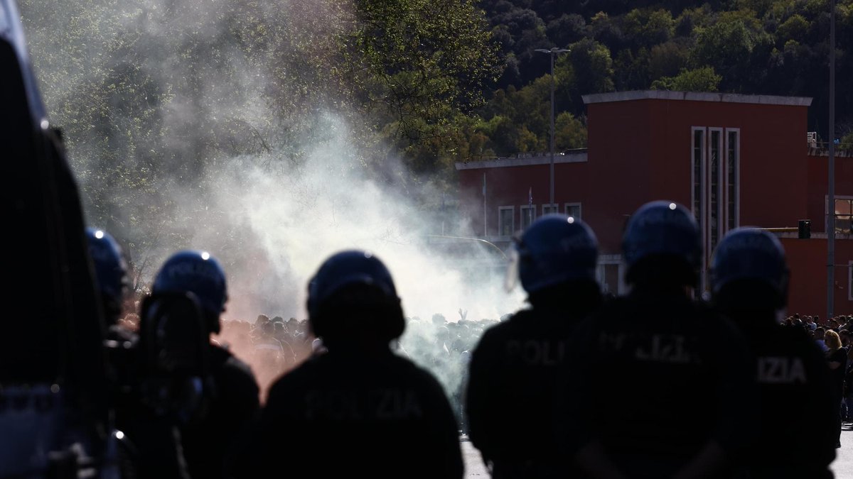 Concertone e ultras del Bayer Leverkusen, 1500 agenti in piazza: “Alcol solo al chiuso” roma.repubblica.it/cronaca/2024/0…