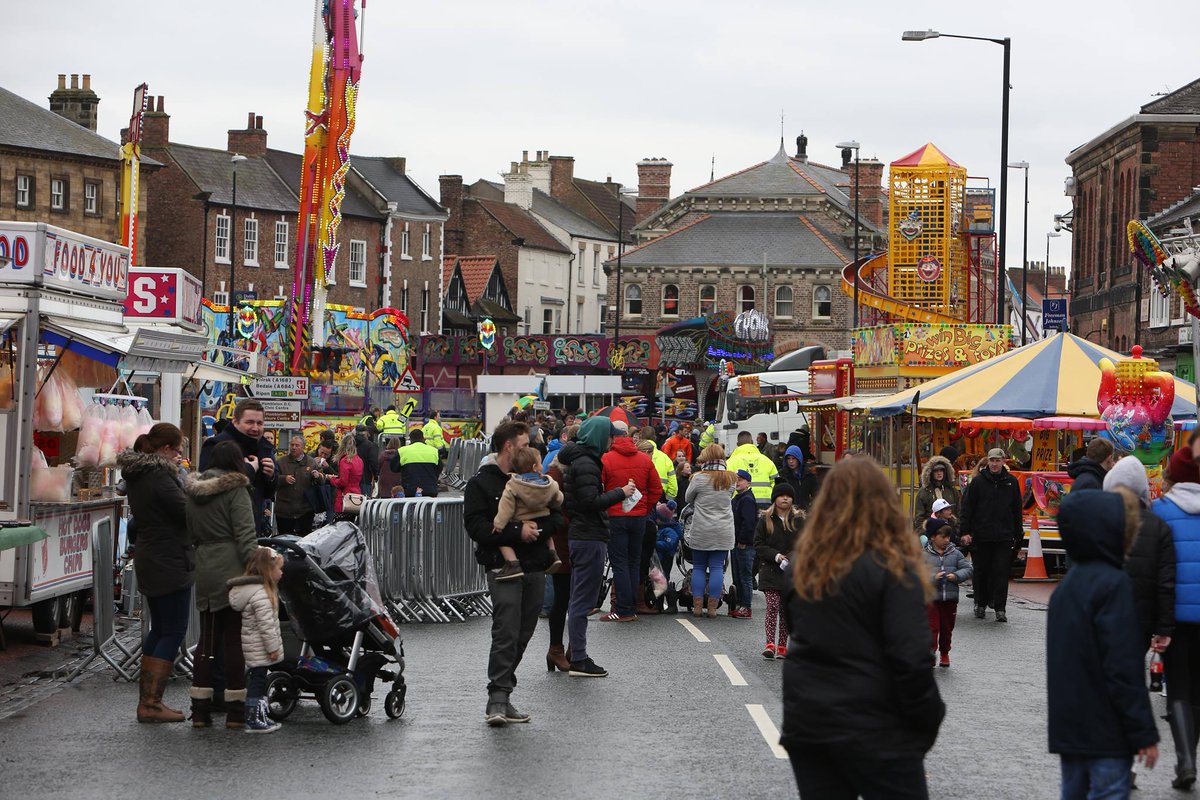 Northallerton High Street will be closed between Zetland Street and The Buck Inn from 6pm until 11pm tonight due to the set up of #Northallerton Fair. During the fair, there will be changes to parking, bus stops and taxi ranks. See details at northyorks.gov.uk/leisure-touris…