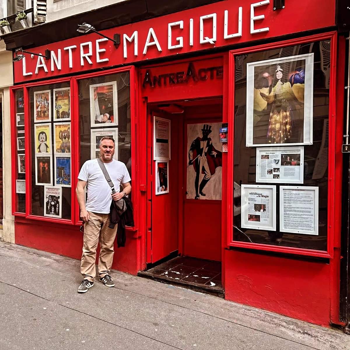 Turned down a street in Paris yesterday & found a small magic theatre! Just a few tickets left for Saturday's comedy magic & mind-reading show 'CHARLATAN' Book now thesmallspace.co.uk/whats-on #theatre #magic #comedy #liveentertainment #Barry #cardiff #whatsoncardiff #supportlocal