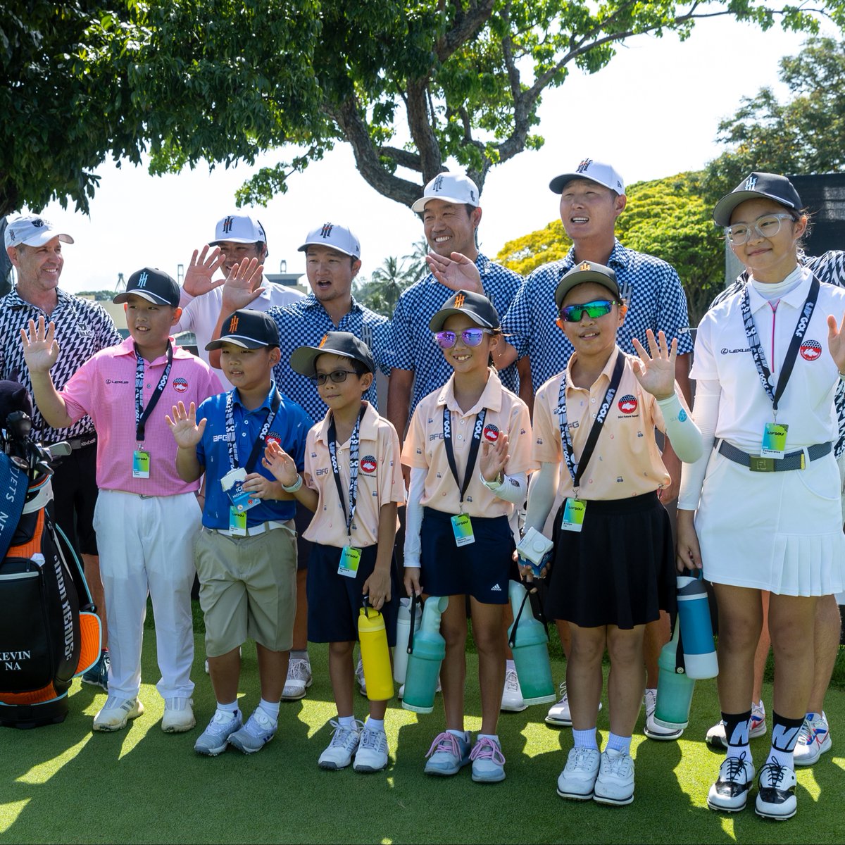 IronHeadsGC_'s tweet image. Shoutout to our new caddies! 💪

We had the privilege to show some local kids here in Singapore the ins and outs of the golf course today as we walked during our practice round 👏

#IronHeadsGC #PotentialUnleashed