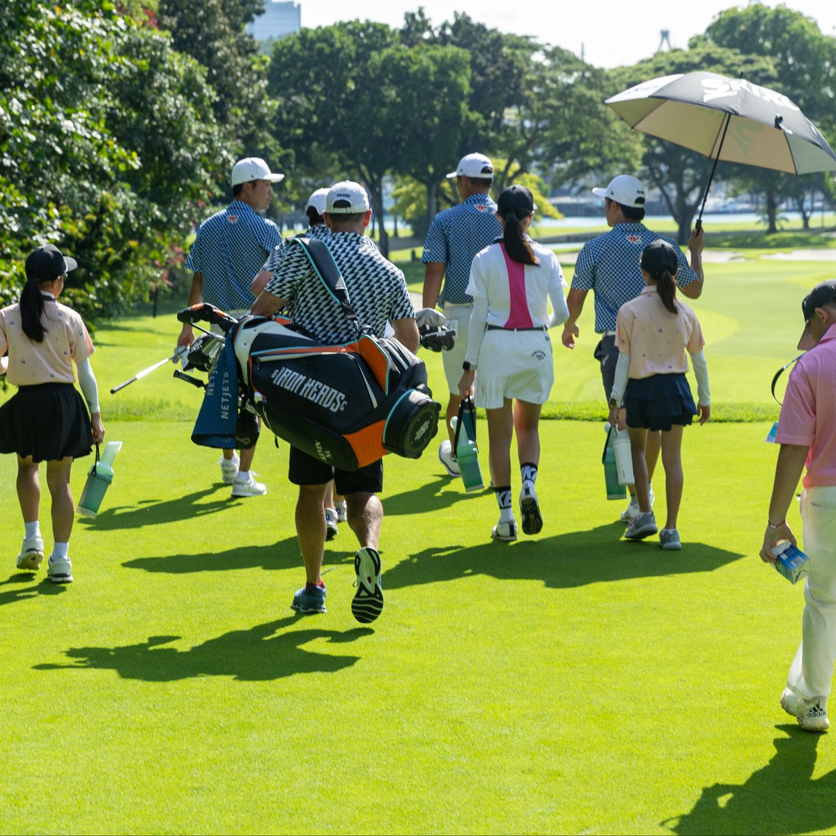 IronHeadsGC_'s tweet image. Shoutout to our new caddies! 💪

We had the privilege to show some local kids here in Singapore the ins and outs of the golf course today as we walked during our practice round 👏

#IronHeadsGC #PotentialUnleashed