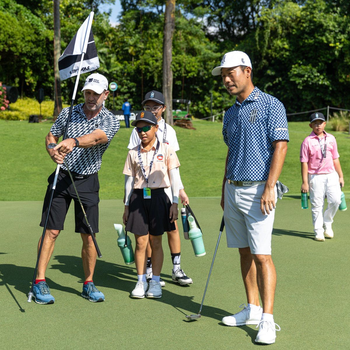 IronHeadsGC_'s tweet image. Shoutout to our new caddies! 💪

We had the privilege to show some local kids here in Singapore the ins and outs of the golf course today as we walked during our practice round 👏

#IronHeadsGC #PotentialUnleashed