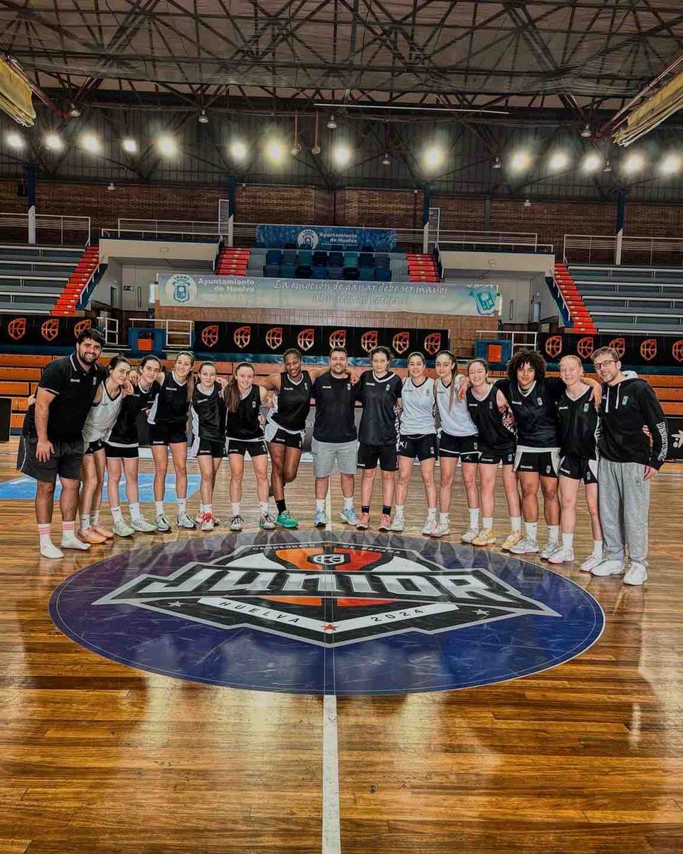 💥 Tot a punt a Huelva pels vuitens de final del #FEBJuniorF2024!

⏰ Des de les 10:30, @penya1930 🆚 @Fund_BZ 

💻 El partit es pot seguir per: canalfeb.tv/live-lfendesa?…

Força Penya! 🟢⚫️

#BadalonaÉsFutur #SomElBressol