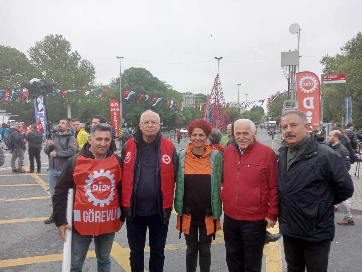 gonulborann's tweet photo. Her yer İşçi, 
Her yer Emekçi, 
Her yer Emekli,
Her yer #1MAYIS

Kutlu olsun İşçi, Emekçi ve Emekli Dayanışma Günümüz❤️

@diskinsesi 
 @ArzuCerkezoglu https://t.co/6qn3XgsrOT