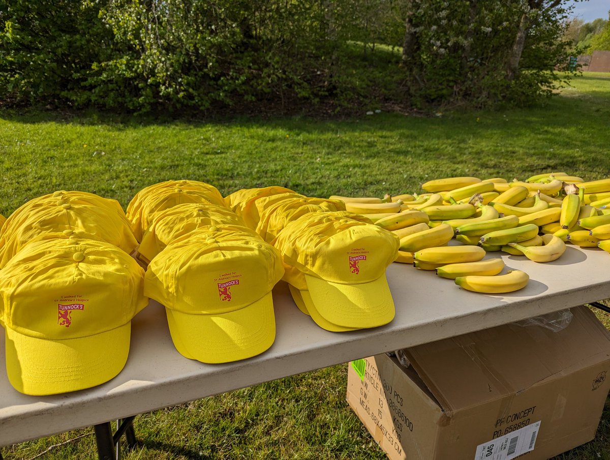 The sun is shining and we're all set for the Wear Yellow Walk at Strathclyde Park ☀️🚶‍♀️🚶