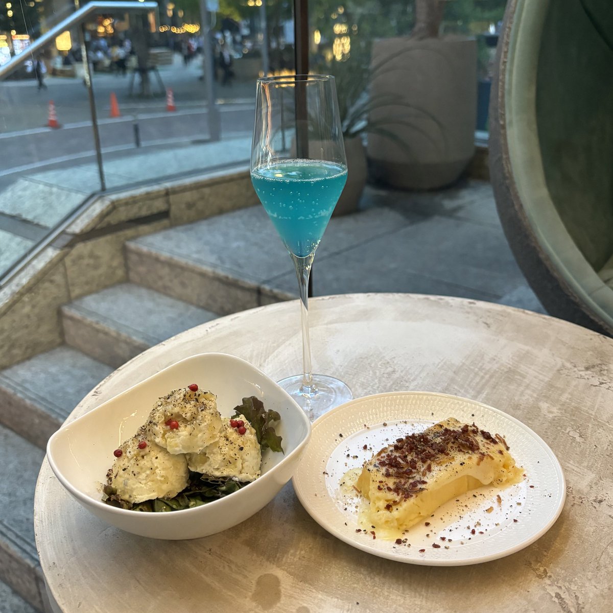 バースデープレートが素敵なお店を探して、日比谷の『THE BLUE』さんへ