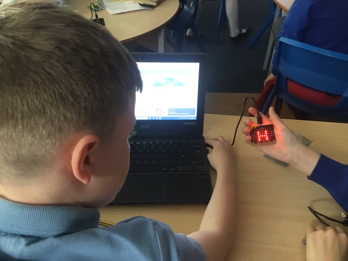 olpsprimary's tweet photo. Year 5 have been getting creative with their physical computing using microbit! #olpscomputing https://t.co/f5RBY4hAtG
