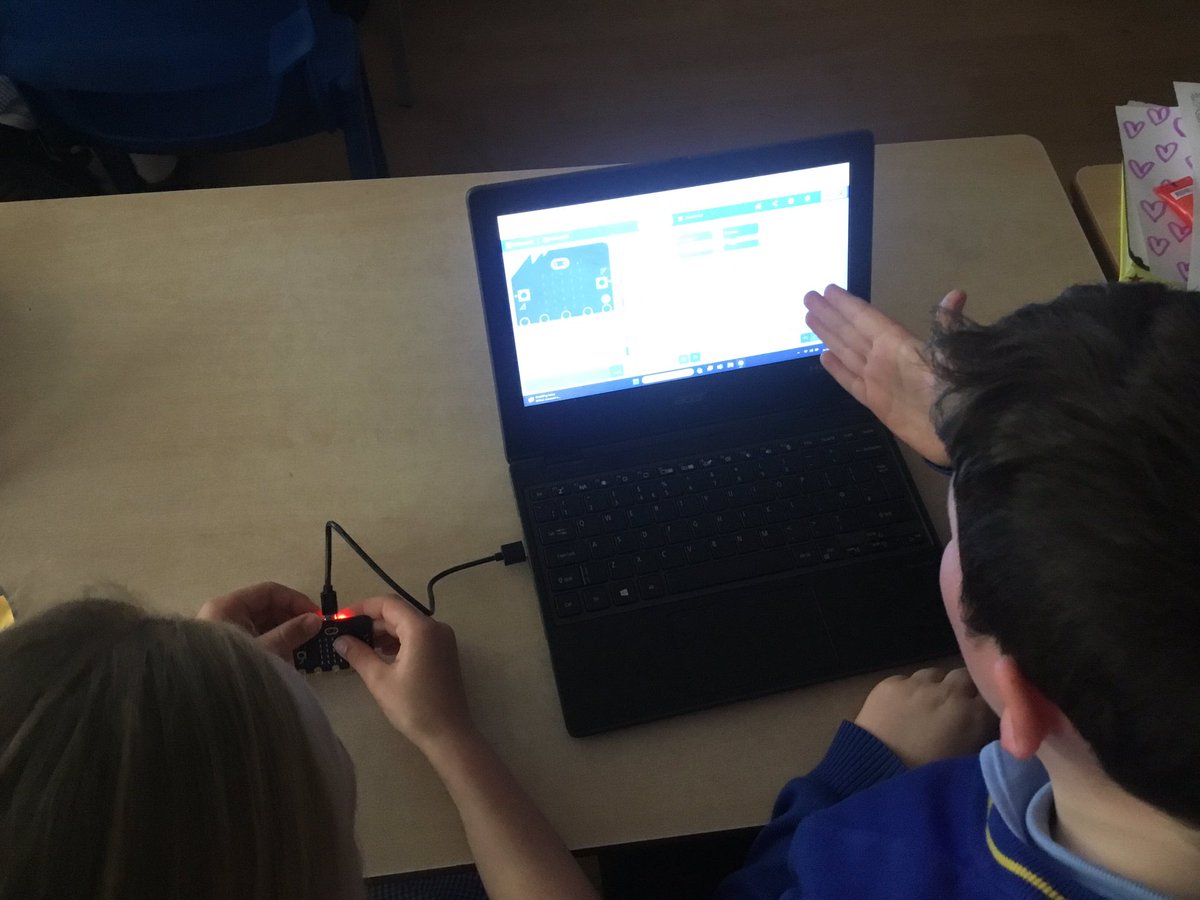 olpsprimary's tweet photo. Year 5 have been getting creative with their physical computing using microbit! #olpscomputing https://t.co/f5RBY4hAtG