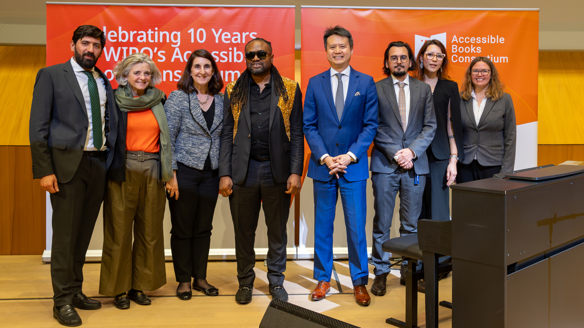 WIPO’s Accessible Books Consortium (ABC) turns 10 this year📚✨ ABC marked this milestone with a ceremony featuring Nigerian musician Cobhams Asuquo: ow.ly/FyUR50RtbG1. The Consortium promotes the production and availability of books which people who are blind can read.