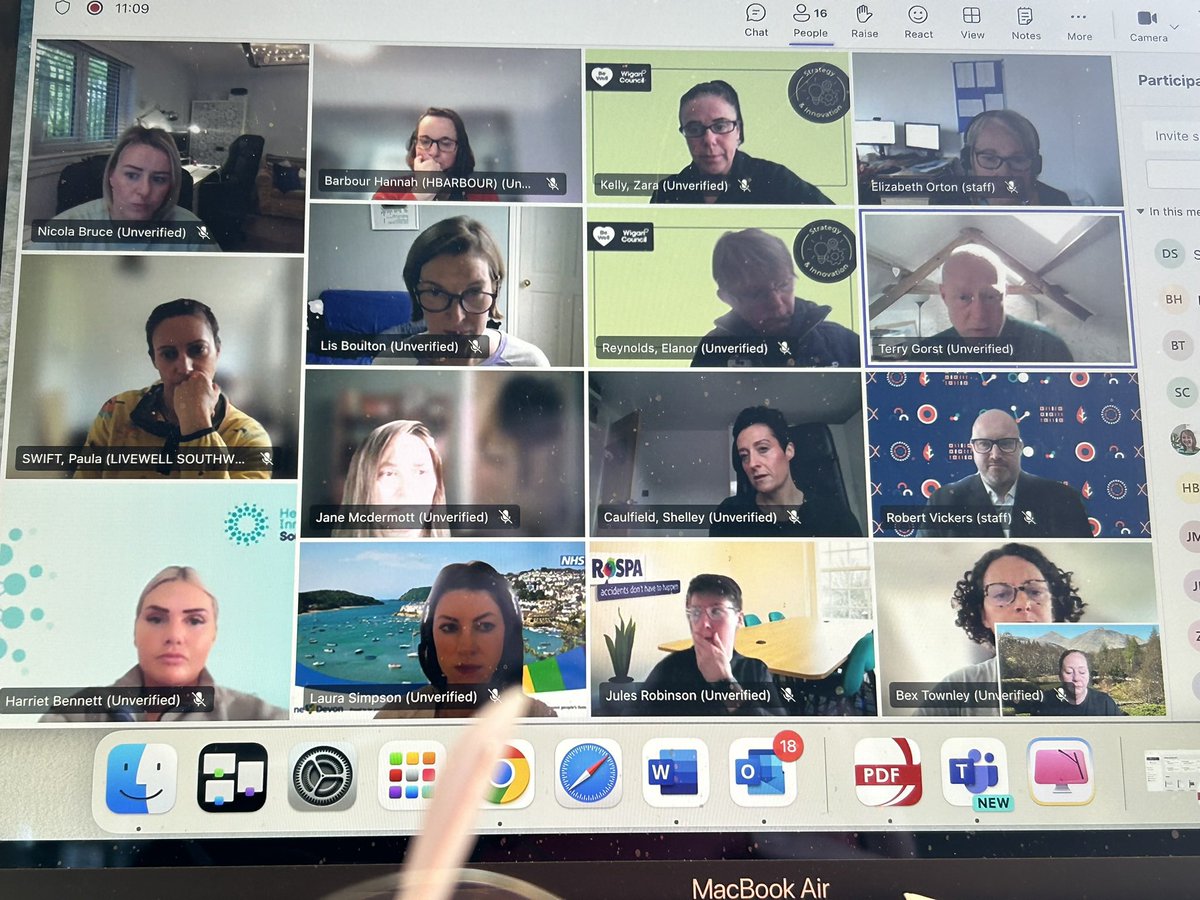 LaterLifeTrain's tweet photo. Exciting times. #NFIT @FLEXI_Study conversations with @HealthInSW about spread of #FaME - preventing people needing emergency care, managing long term conditions #getupstayuplivetheirbestlives https://t.co/BYUUS7jr4N