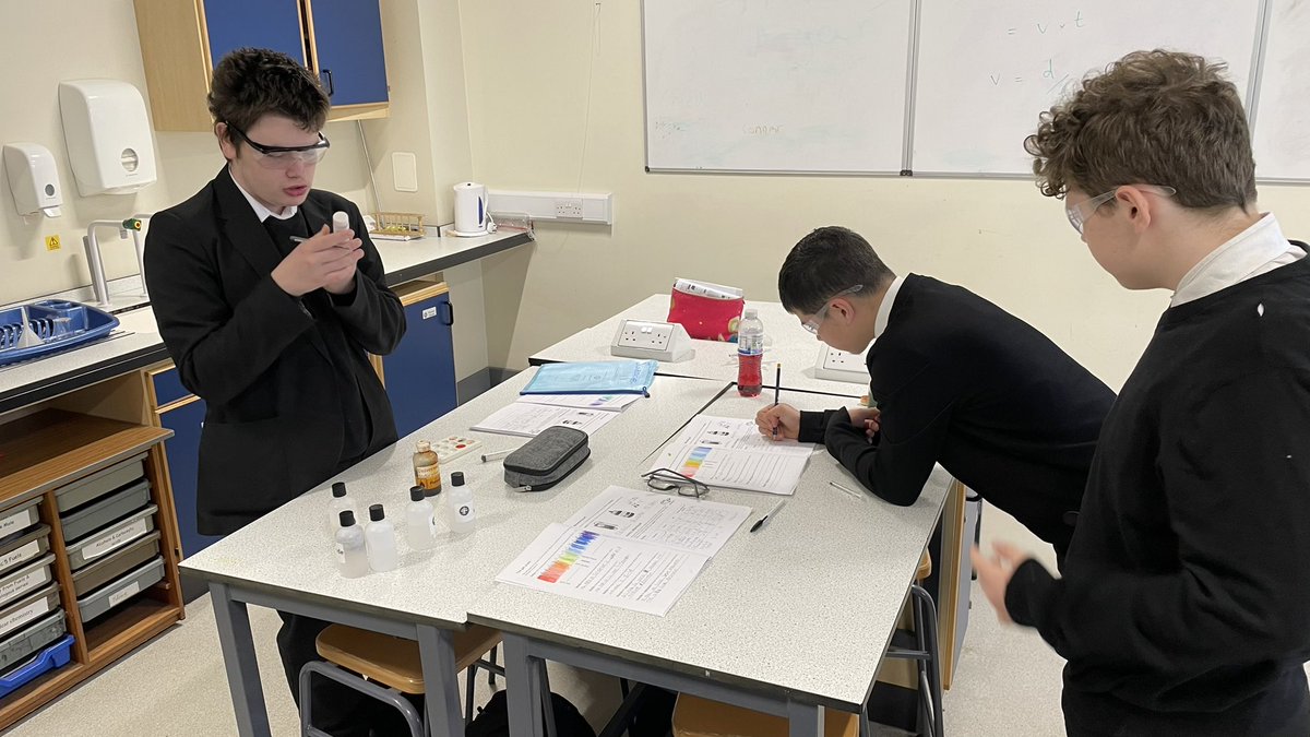 This week, 2D were investigating the pH of different solutions. 🧪