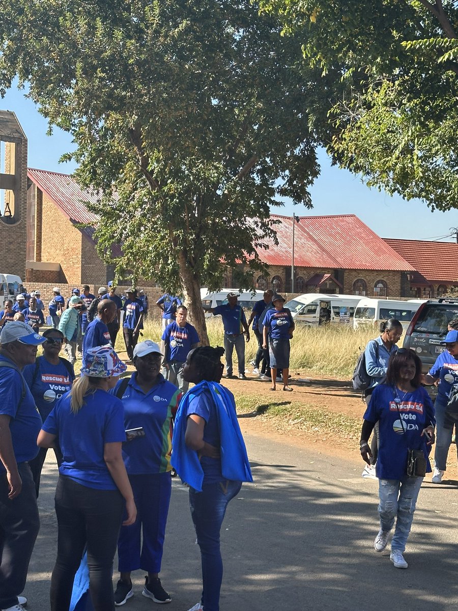 🚨Workers’ Day Commemoration loading in Eldorado Park… 🇿🇦We’re painting Gauteng blue today! Eldorado Park, like countless other communities, has been forgotten. From millions of Rands being lost to unfinished infrastructure projects, to rampant crime and unemployment. The…