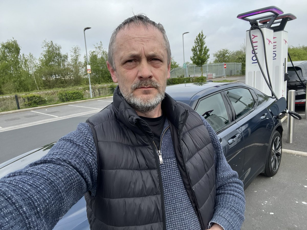 Igpol72's tweet photo. my new experience is an electric car, the best car over https://t.co/bsP9e4a9J1