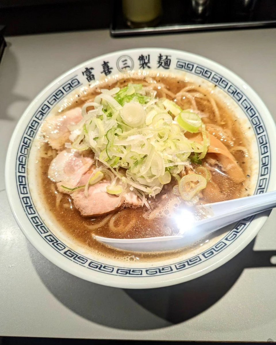 me3selfeste's tweet photo. 🌃ここは六本木の富喜製麺研究所✨⁡
⁡
さすが六本木！⁡
全メニュー1,000円の壁越え✨⁡
⁡
⁡✨スープも麺もおいしかったです。⁡
⁡https://t.co/uWQ595k42M⁡
⁡
⁡プライベートセルフエステサロンMe3スタッフ Y.O https://t.co/2L24G6ZkJw
