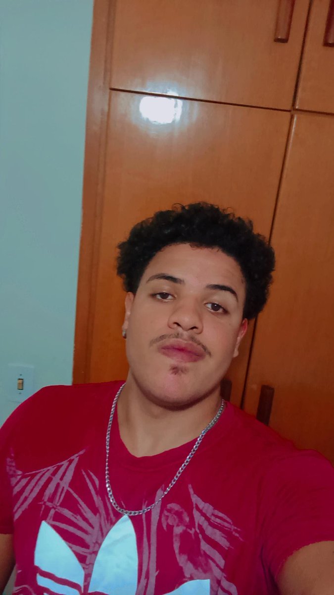 Impressionante como tirar a barba de um homem acaba com a auto estima do caba (tirei por conta do trabalho)