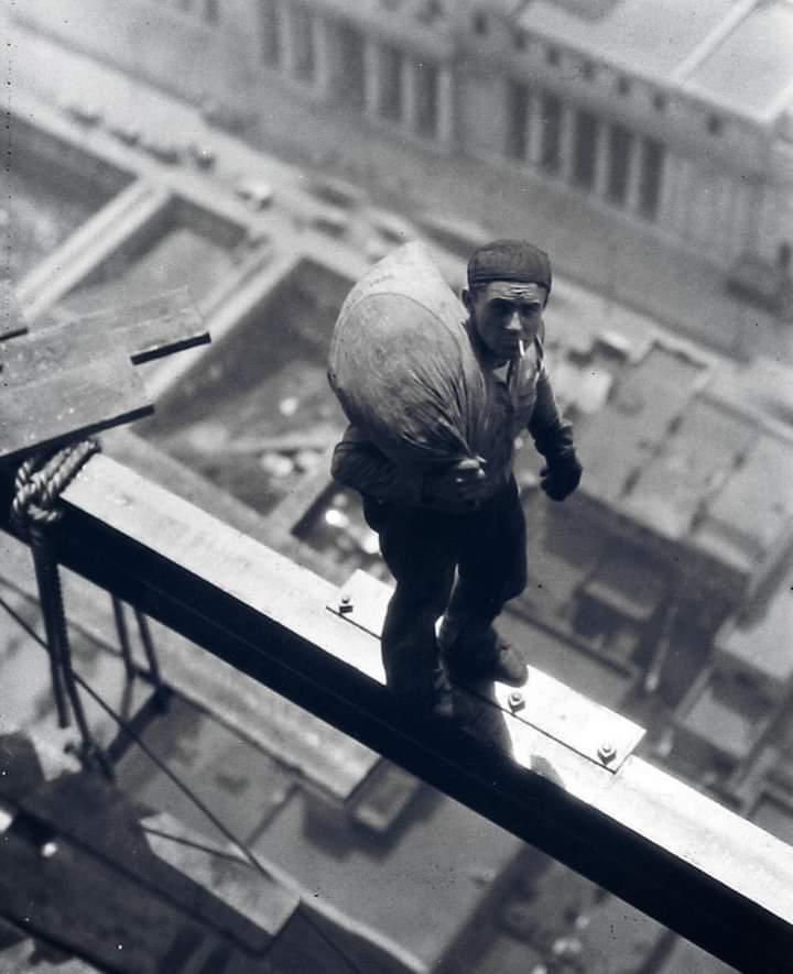Brrr working on a skyscraper (Forty Wall Street) NY, 1930.