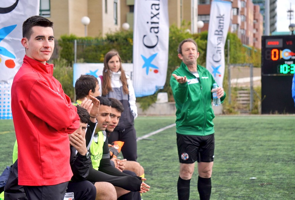 FCyLF's tweet photo. ¡Ya hemos empezado la fase final ➕️ QUE GOLES @FCyLF @fedeacyl ! 

En juego los primeros partidos, recuerda que El Palero @cdarces 🙌 acoge hasta las 14 horas las eliminatorias 

@caixabank @RecoletasSalud https://t.co/nGfJUzU5zj