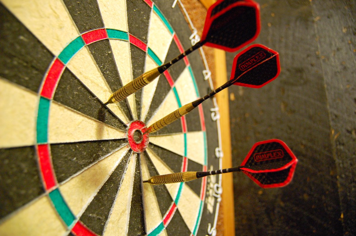 filippkowalski's tweet image. Increase your chances by throwing more darts.

Recently I started to read a book, &quot;The Art and Business of Online Writing,&quot; and what struck me is the repeating pattern I see among successful founders.

The author of this book, @Nicolascole77, took on the challenge of writing…