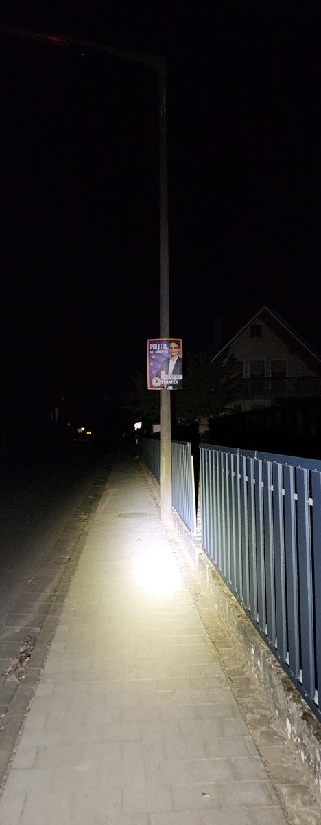 Gestern noch bis tief in die Nacht fleißig Plakate im Landkreis #wug verteilt @Piratenpartei @Piraten_AWG #helfenfetzt