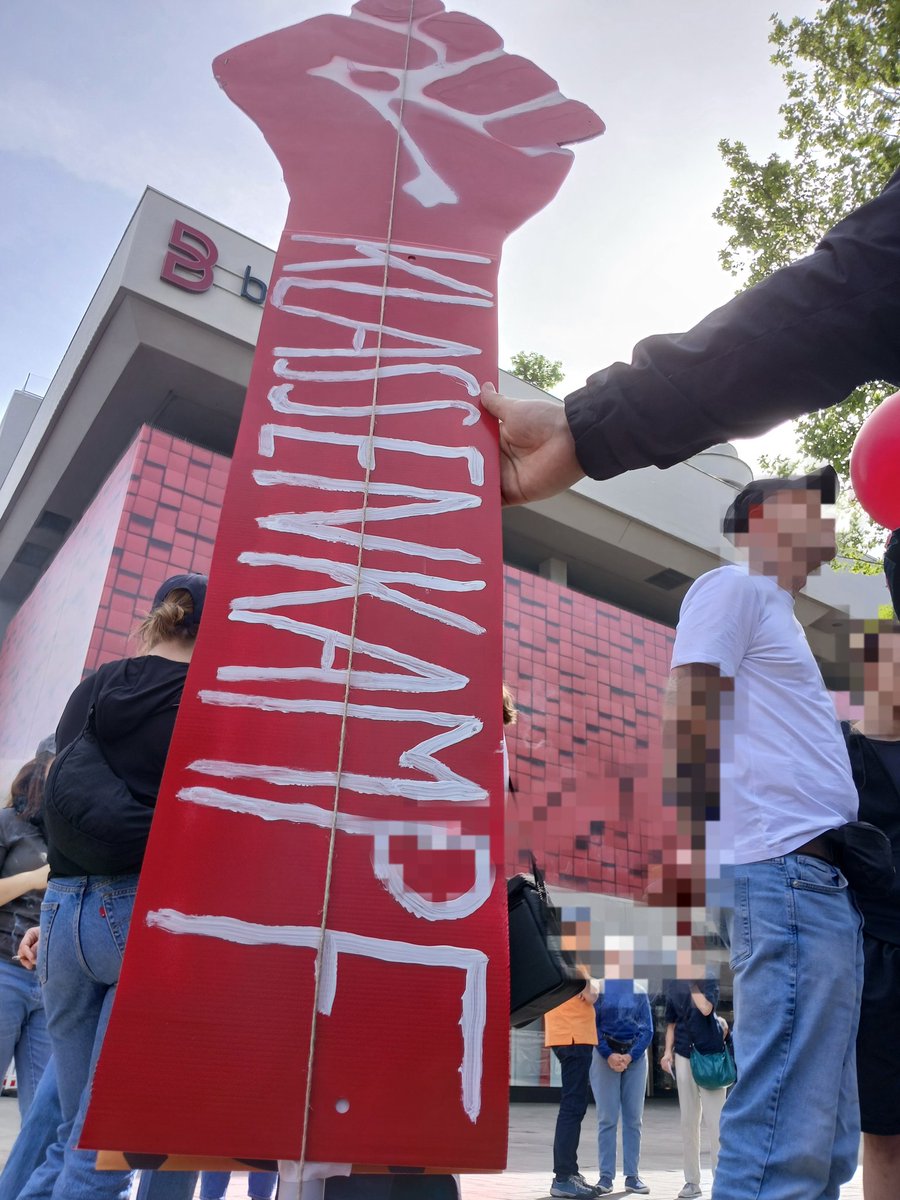 Wir sind auf dem Marktplatz. Für die Befreiung der Frau, Klassenkampf und eine befreite Gesellschaft

#s0105 #1MAYIS #1mai #stuttgart