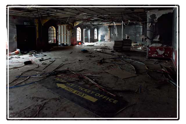 This used to be a welcoming place, not any more.... part of a #dereliction #series depicting how #industry has changed in the #NorthWest of #England. #abandonedplaces #urbanphotography #guerillaart #ThePhotoHour for more #photography like this see darrensmith.org.uk