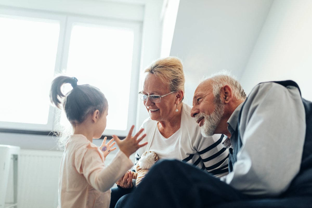 In their latest blog post, @MoneyHelperUK has put together a guide explaining the State Pension triple lock 🔒 Find out what it is, how it relates to the State Pension and how the triple lock benefits pensioners 👇 ow.ly/A92C50Rtauu